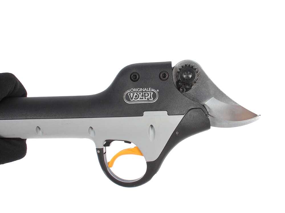 Tijeras de poda eléctricas Volpi Kamikaze KV501, batería Li-ion de 4.4 Ah. Ø máx 30mm