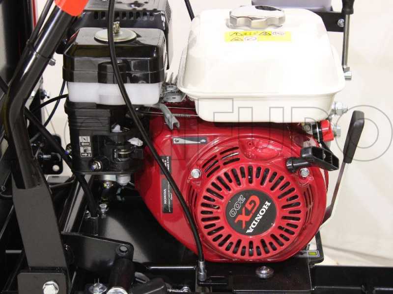 Carretilla de orugas GINKO TR 660 extensible con vuelco hidr&aacute;ulico, motor  Honda GX 200