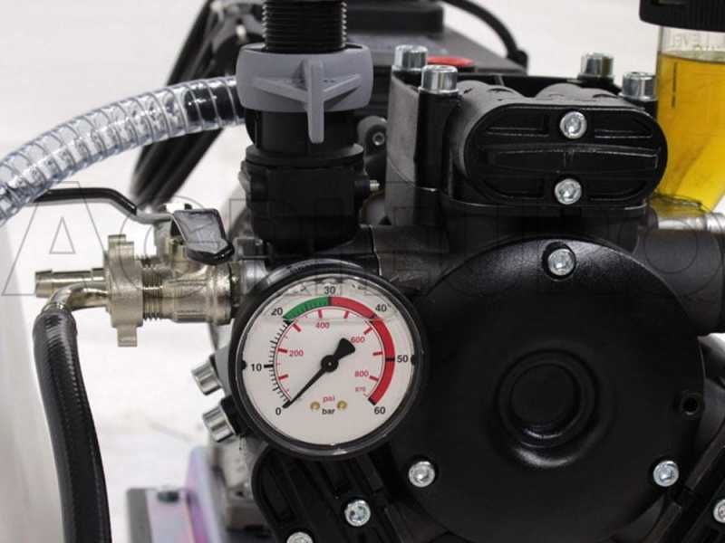 Carretilla fumigadora - Bomba Comet  APS 31 con motor el&eacute;ctrico - Dep&oacute;sito 120L