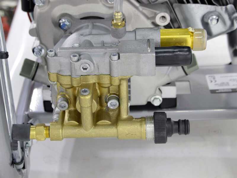 Hidrolimpiadora de gasolina GeoTech GPW 10/210 B, motor de 208 cc y 7 Hp, 233 bar