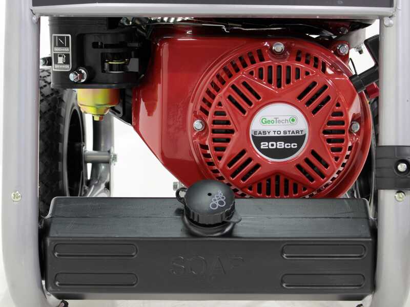Hidrolimpiadora de gasolina GeoTech GPW 10/210 B, motor de 208 cc y 7 Hp, 233 bar