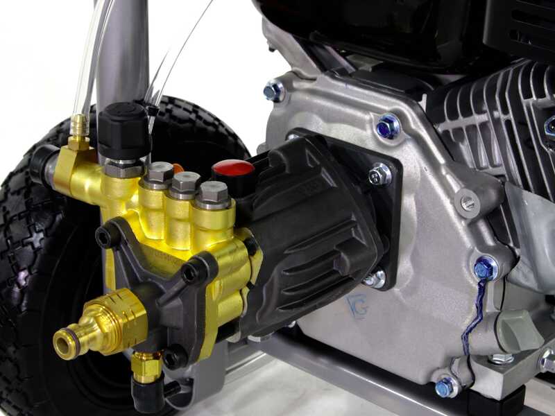 Hidrolimpiadora de gasolina GeoTech GPW 10/220 BP, motor de 208cc y 7 Hp, 233 bar