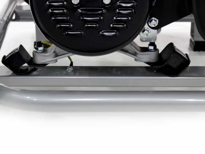 GeoTech-Pro GGP 8000-3 ES - Generador de corriente con ruedas y con AVR 6.5 kW - Continua 6 kwTrif&aacute;sica