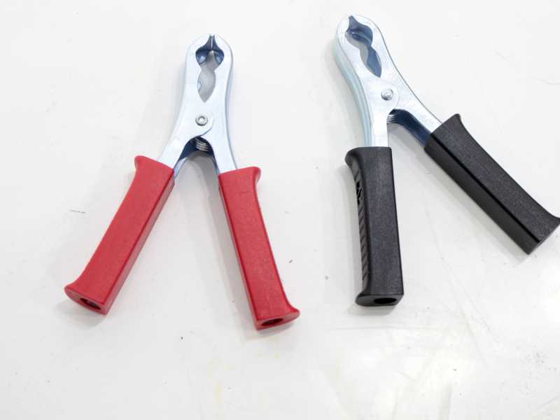 Cargador de bater&iacute;as arrancador Deca CLASS BOOSTER 5000E con ruedas, monof&aacute;sico, 12-24V