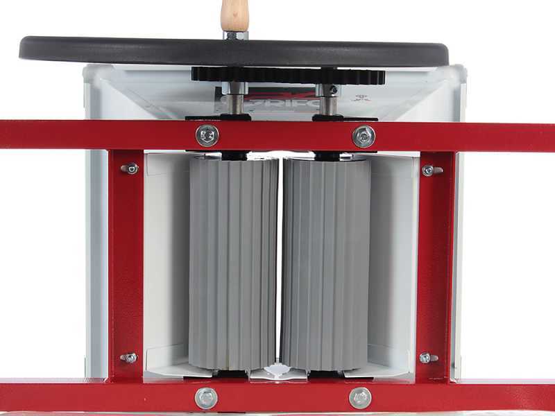 Grifo PMN.18 Estrujadora mini manual en acero esmaltado