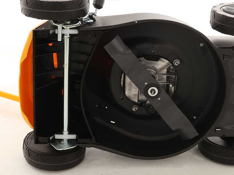 Cortac&eacute;sped de empuje Stiga Collector 43 con motor de gasolina - 123 cc