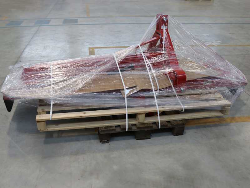 Niveladora para tractor AgriEuro LLP160, serie pesada, acoplamiento y cuchilla giratorios