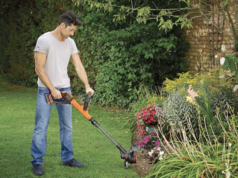 Black &amp; Decker STC1820EPC-QW - Cortabordes de bater&iacute;a 18V 2Ah + bater&iacute;a 18V 2Ah gratis