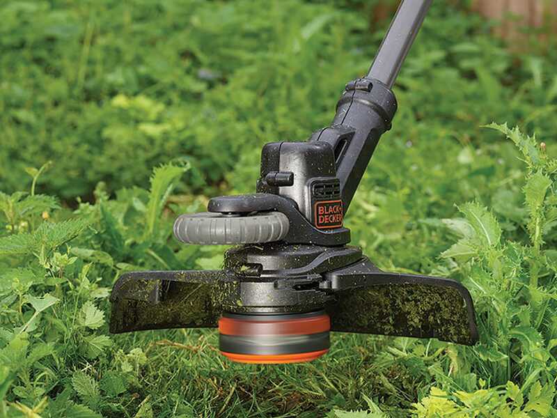 Black &amp; Decker STC1840EPC-QW - Cortabordes de bater&iacute;a 18V 4Ah + bater&iacute;a 18V 2Ah gratis
