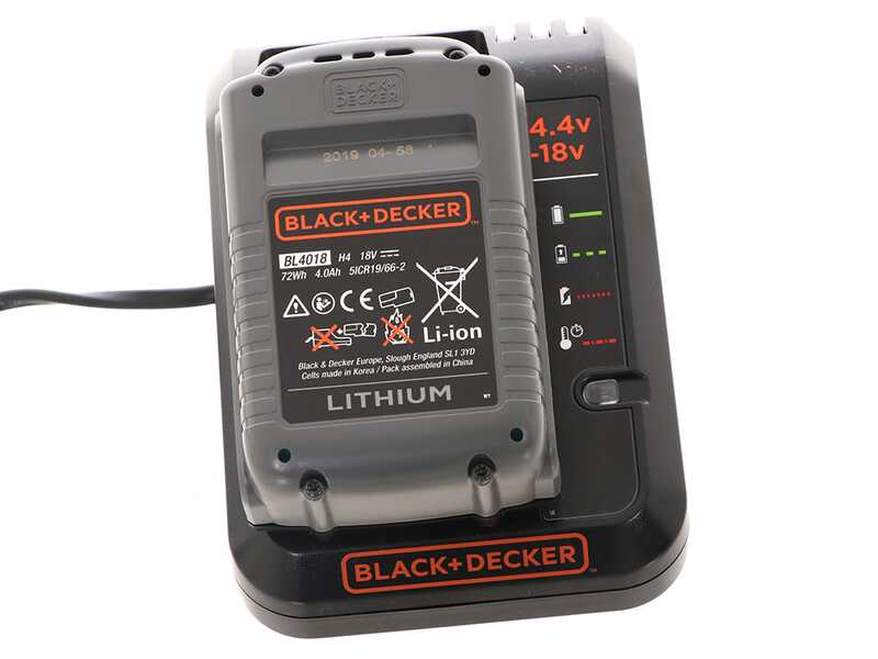 Black &amp; Decker STC1840EPC-QW - Cortabordes de bater&iacute;a 18V 4Ah + bater&iacute;a 18V 2Ah gratis