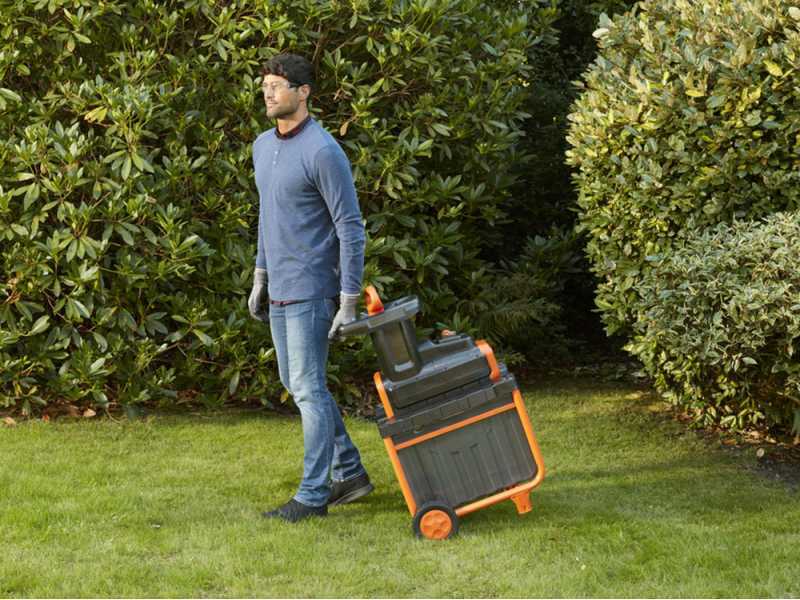 Black &amp; Decker BEGAS5800-QS - Biotrituradora el&eacute;ctrica- 2800W - con recogedor