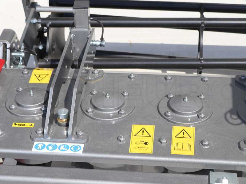 Grada rotativa RF170 - ancho de trabajo 170 cm - 16 cuchillas Serie ligera - Rodillo de jaula