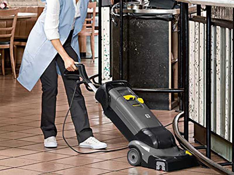 Karcher Pro BR 30/4 C - Fregadora de suelos 3 en 1: lava, seca y aspira - 820 W