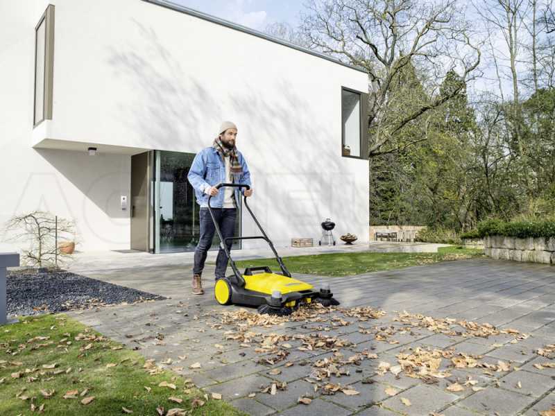 K&auml;rcher S 6 Twin - Barredora manual de empuje con recogedor altura regulable - dep&oacute;sito 38 litros
