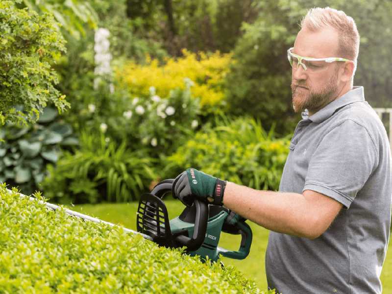 Cortasetos el&eacute;ctrico Bosch Universal Hedgecut 50 - Espada de 50 cm - 480 W