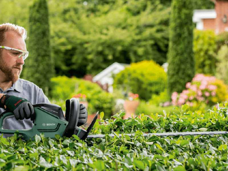 Cortasetos el&eacute;ctrico Bosch Universal Hedgecut 50 - Espada de 50 cm - 480 W
