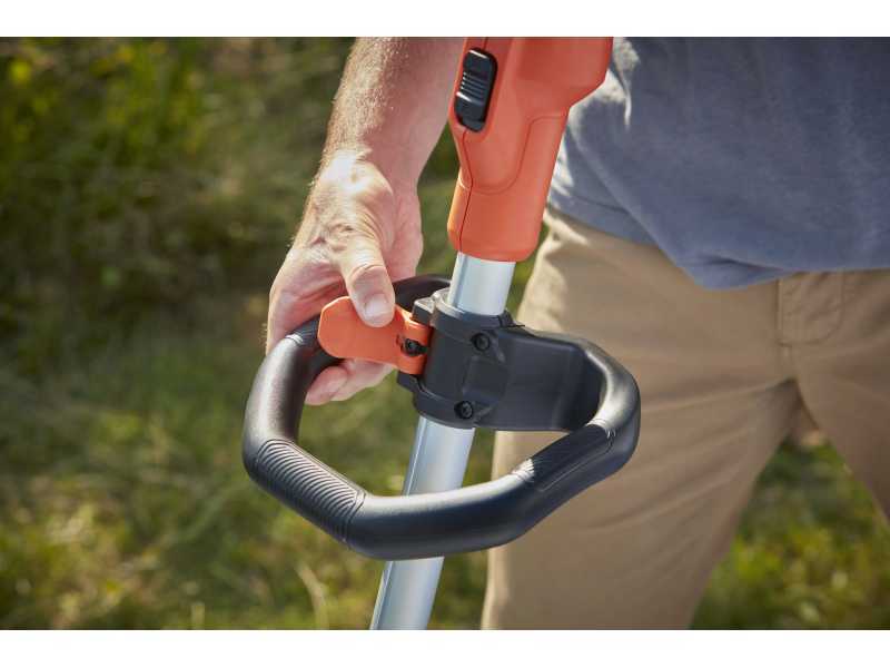 Black &amp; Decker BCSTE636L1-QW - Cortabordes de bater&iacute;a - 36V 2.5Ah