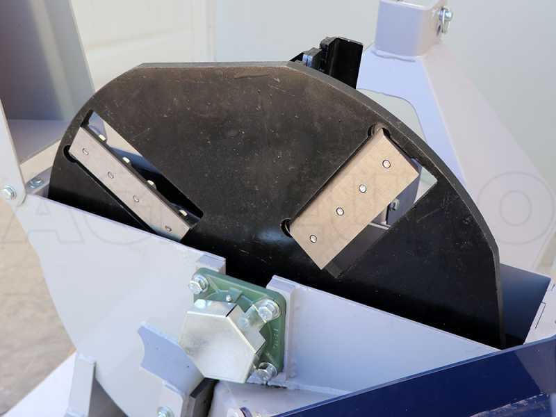 BullMach ZEUS 150 PTO - Biotrituradora para tractor - con enganche de 3 puntos