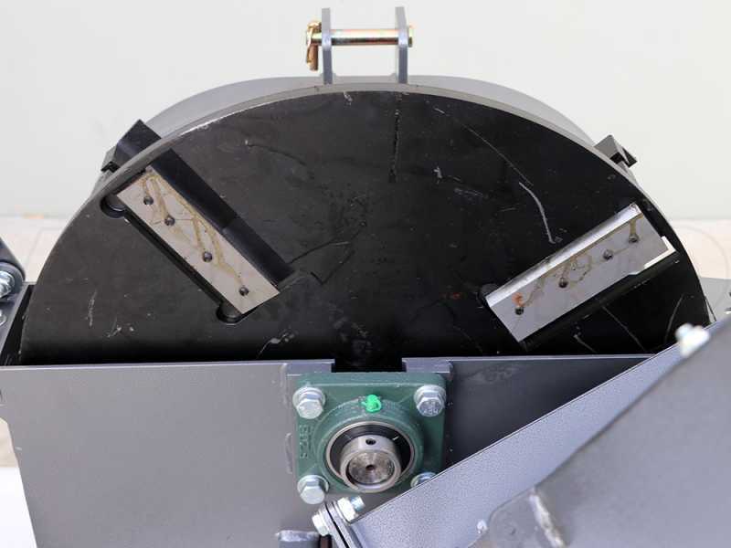 BlackStone BTC 100-PLUS - Biotrituradora para tractor - Transmisi&oacute;n por correa