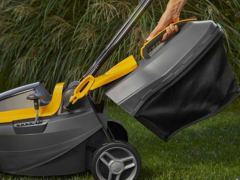 Stiga Collector 140 AE Kit - Cortac&eacute;sped de bater&iacute;a - 2x20V/4.0Ah - Corte 38 cm