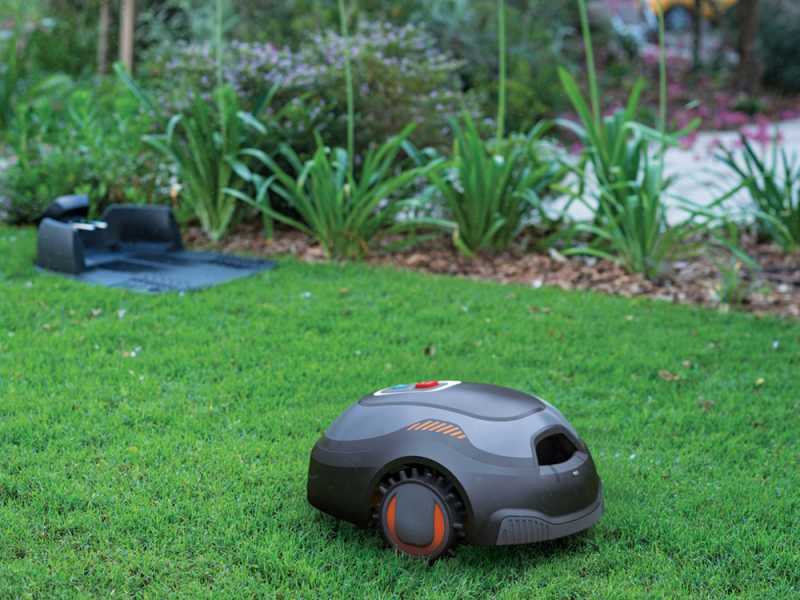Black &amp; Decker BCRMW121-QW - Robot cortac&eacute;sped - con per&iacute;metro - Bater&iacute;a de litio 12V