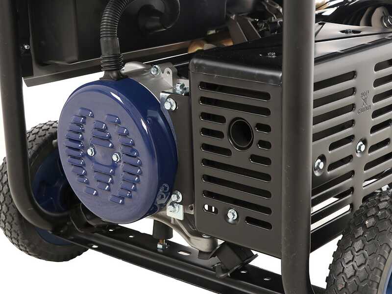BullMach AMBRA 12000 E-3 - Generador de corriente a gasolina con ruedas y AVR 8.5 kW - Continua 7.8 kW Trif&aacute;sica