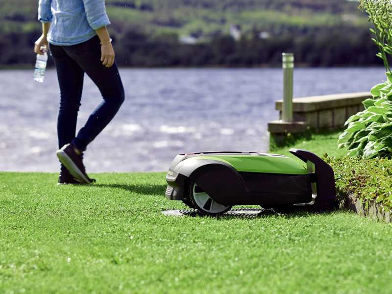 Greenworks OPTIMOW 10 GRL110 - Robot cortac&eacute;sped - con cable perimetral