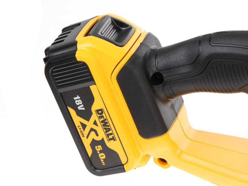 Cortasetos el&eacute;ctrico a bater&iacute;a DEWALT DCMHT563P1-QW - cuchilla 55 cm - Bater&iacute;a 18V 5Ah