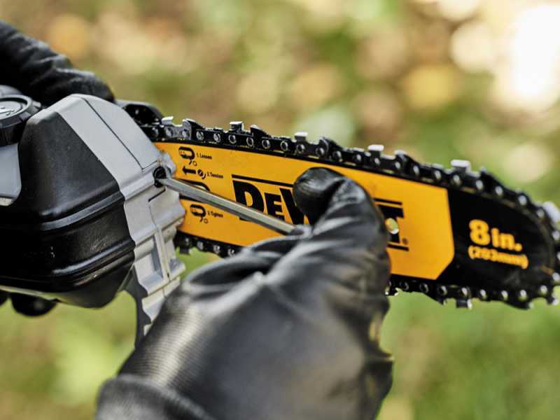Podadora el&eacute;ctrica de bater&iacute;a con p&eacute;rtiga DeWalt DCMPS567P1-QW - 18V - 5AH
