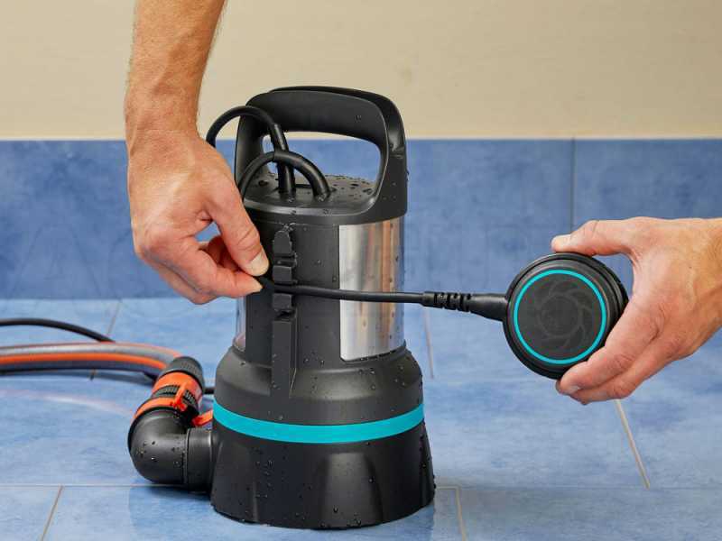 Bomba sumergible para aguas limpias Gardena 11000 art 9032-20