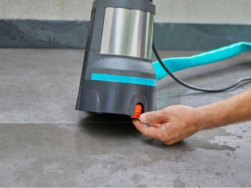 Gardena 17000 Aquasensor - Bomba sumergible de aguas limpias