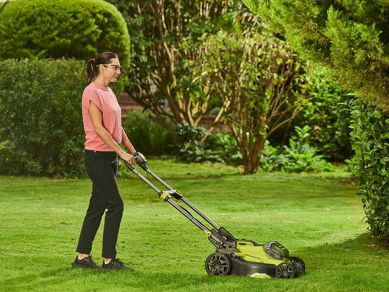 Ryobi RY18LMX40C-240 - Cortac&eacute;sped de bater&iacute;a - 2x18V/4Ah - Corte de 40 cm