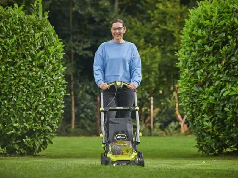 Ryobi RY18LMX40C-240 - Cortac&eacute;sped de bater&iacute;a - 2x18V/4Ah - Corte de 40 cm