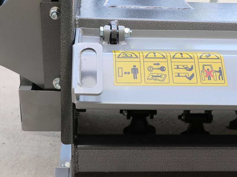 BlackStone BVL 145 L - Trituradora lateral de brazo para tractor - Serie ligera
