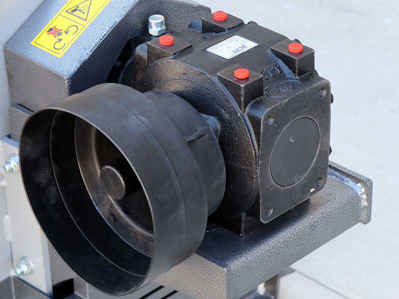 BlackStone BVM 180 M - Trituradora lateral de brazo para tractor - Serie mediana