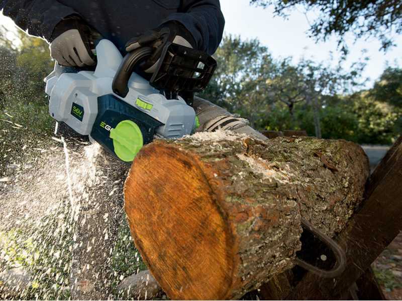 EGO CS1400E - Motosierra de bater&iacute;a 56V - Espada de 35cm - BATER&Iacute;A Y CARGADOR NO EST&Aacute;N INCLUIDOS