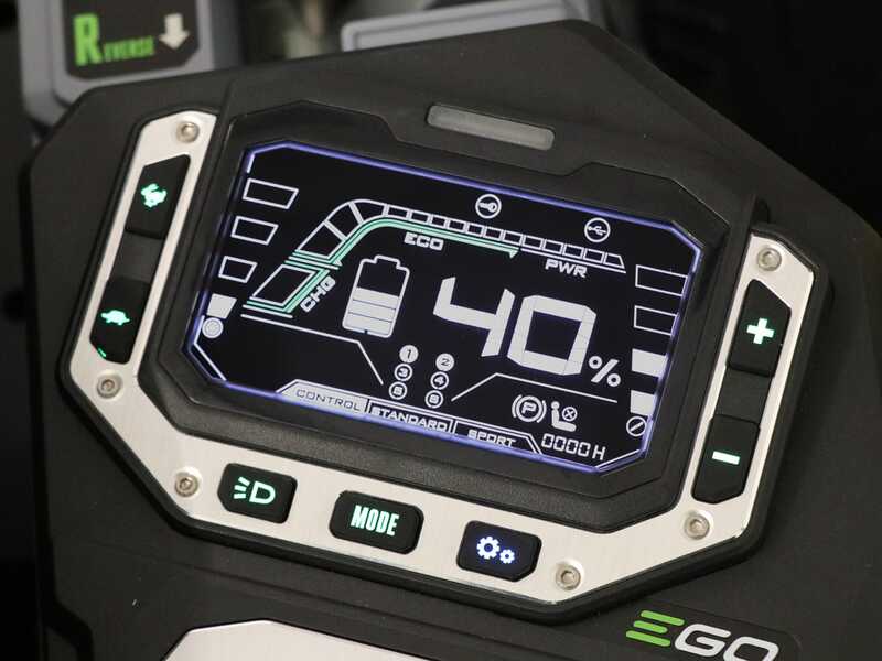PROMO EGO ZT4201E-L Z6 - Tractor cortac&eacute;sped de bater&iacute;a 56V/40Ah - Giro cero