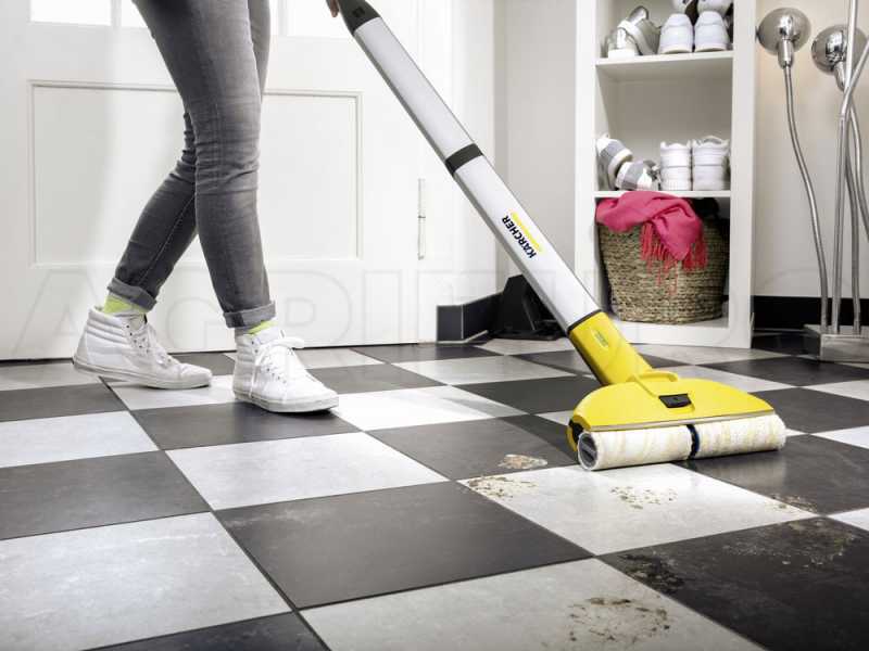 Karcher EWM 2 - Fregadora de suelos de bater&iacute;a sin cables 3 en 1: lava, seca y aspira