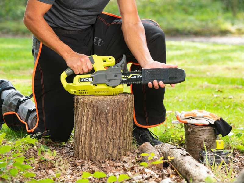 Ryobi RY18CS20A-0 - Electrosierra de poda - 18V - BATER&Iacute;A Y CARGADOR NO EST&Aacute;N INCLUIDOS