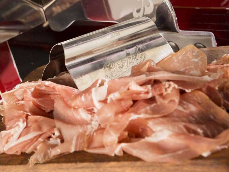 Berkel B2 Negra - Cortadora de fiambre de volante con pedestal - Cuchilla de acero cromado de 265 mm