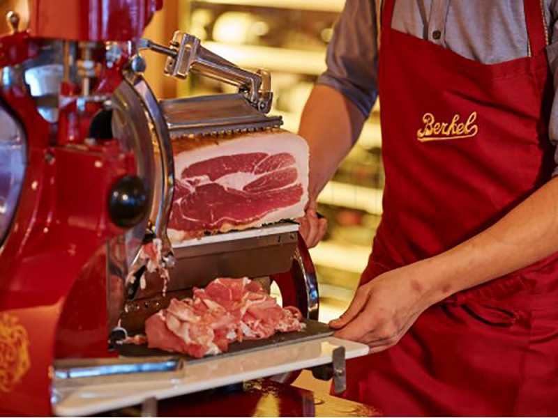 Berkel B114 Negra - Cortadora de fiambre de volante con pedestal - Cuchilla de acero cromado de 320 mm