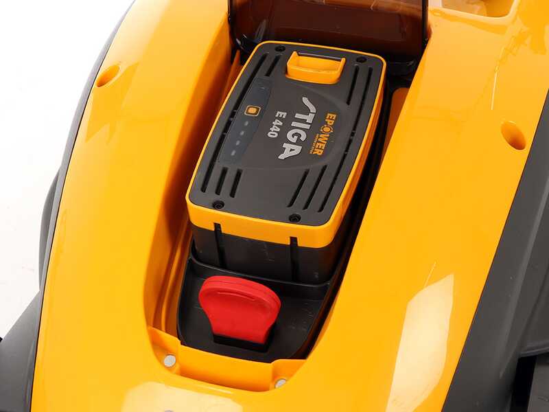 Stiga Combi 340e - Cortac&eacute;sped de bater&iacute;a - 48V/4Ah - Corte 38 cm