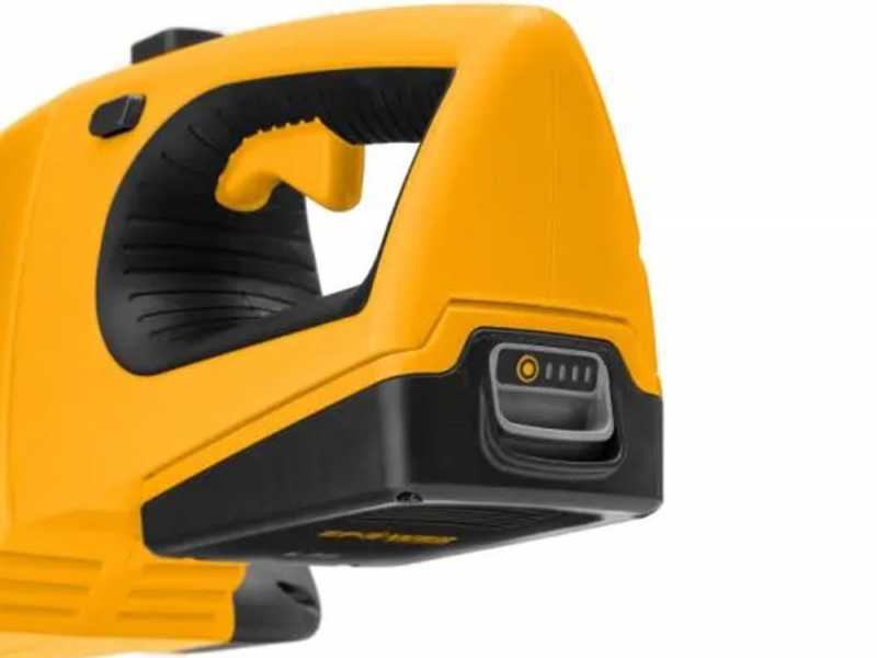 Cortasetos de bater&iacute;a STIGA HT 100e KIT - 20V 2Ah - Bater&iacute;a y cargador incluidos