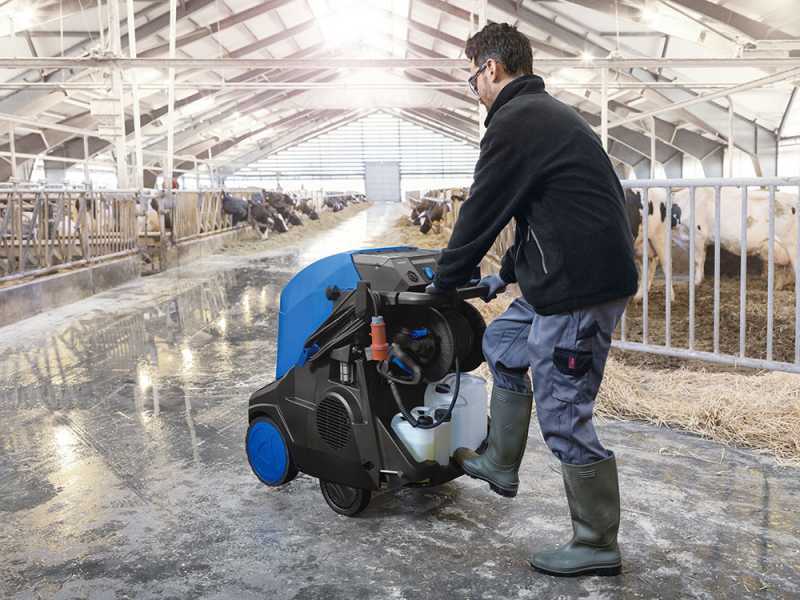 Hidrolimpiadora de agua caliente profesional trif&aacute;sica Nilfisk MH 5M