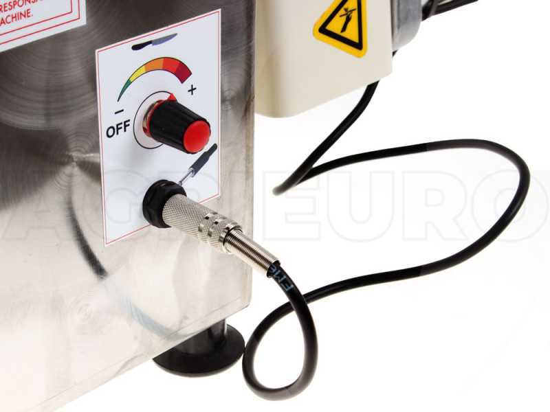 Fama Media con accesorio para cortar la pasta - M&aacute;quina de hacer pasta profesional 2 en 1 - Amasa y extrude