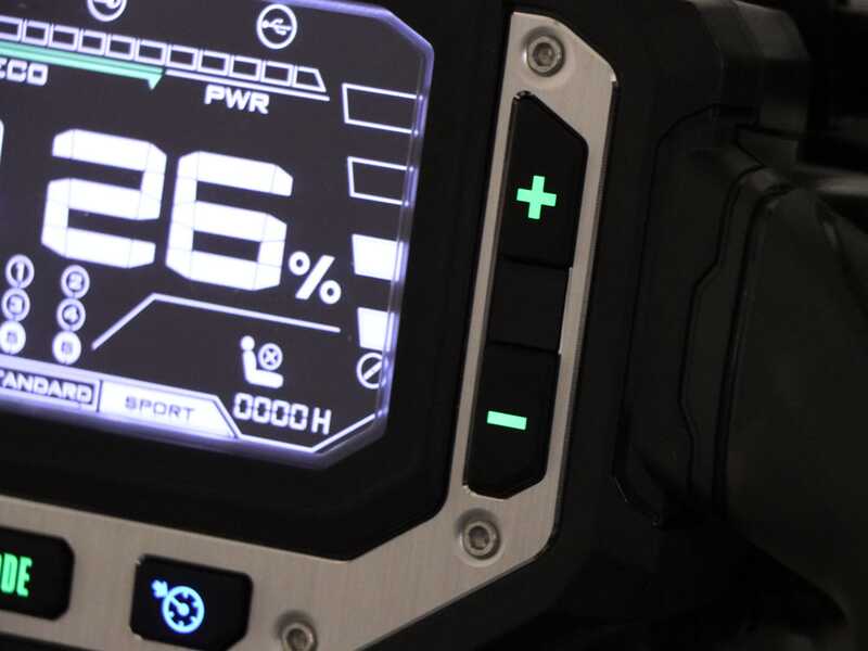 PROMO EGO Z6 ZERO TURN ZT4201E-S - Tractor cortac&eacute;sped de bater&iacute;a 56V/40Ah - Radio cero