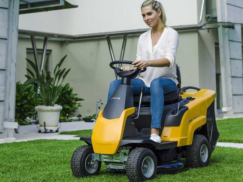 Tractor cortac&eacute;sped Rider Stiga COMBI 166 - Motor 224 cc - Ancho de corte 66 cm