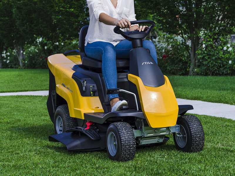 Tractor cortac&eacute;sped Rider Stiga COMBI 166 - Motor 224 cc - Ancho de corte 66 cm