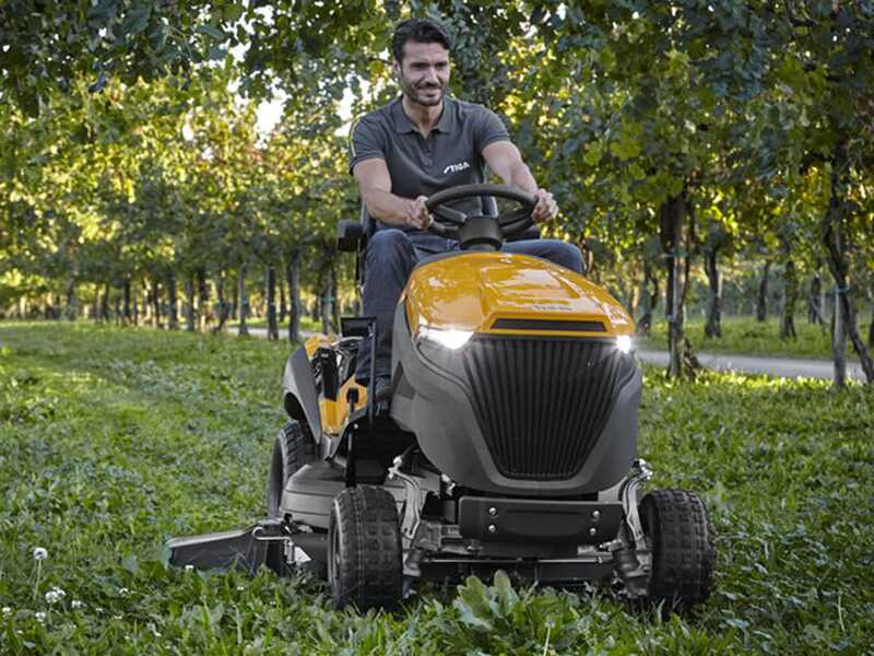 Stiga Tornado 398 - Tractor cortac&eacute;sped con salida lateral y mulching