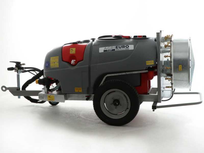 Atomizador de arrastre Gray T Car 600/70 con enganche para tractor para pulverizaci&oacute;n - Capacidad 600L - Bomba AR1064